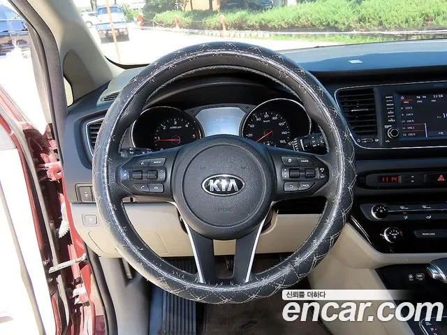 Kia Carnival 2018 thumb 9