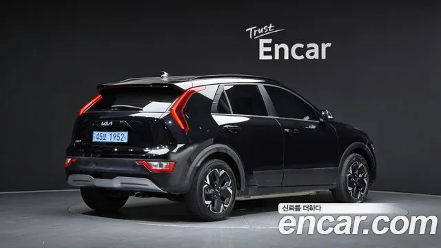 Kia Niro 2023 thumb 2