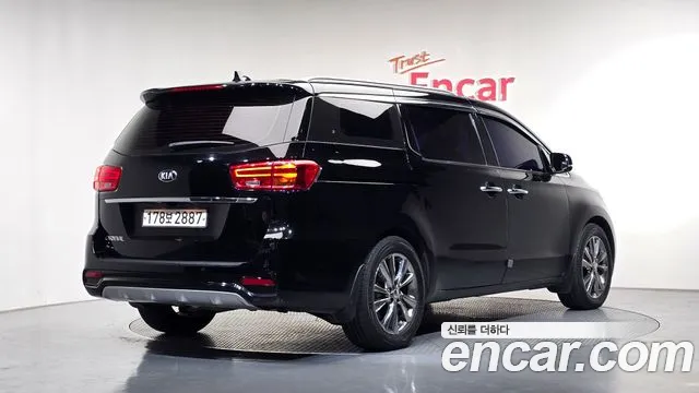 Kia Carnival 2019 thumb 2