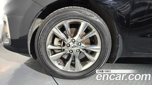 Kia Carnival 2019 thumb 5