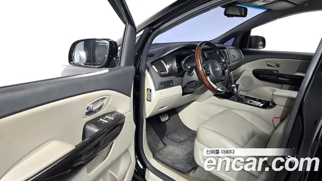Kia Carnival 2019 thumb 10