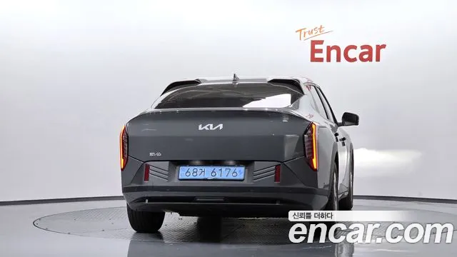 Kia EV4 2025 thumb 3