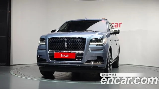 Lincoln Navigator 2023 thumb 3