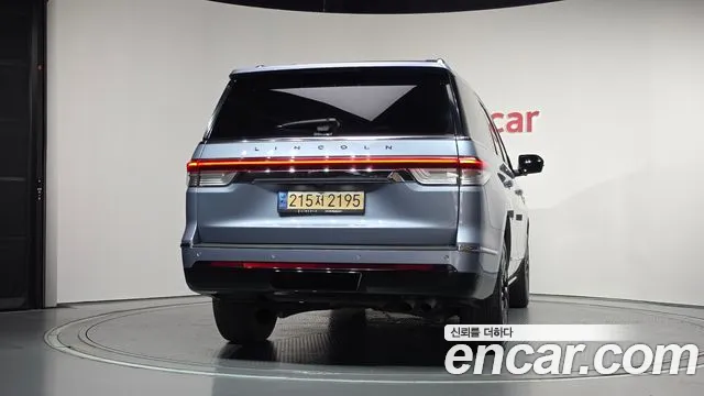 Lincoln Navigator 2023 thumb 4