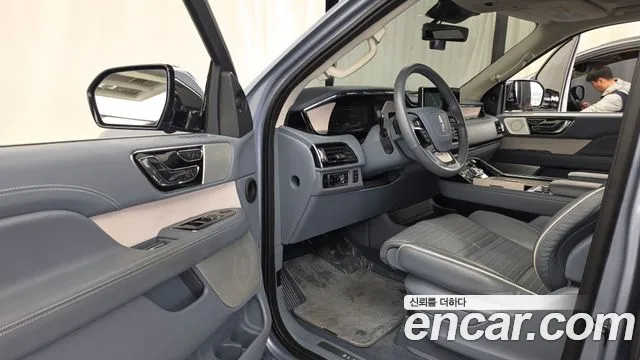 Lincoln Navigator 2023 thumb 10