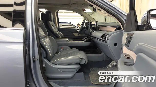 Lincoln Navigator 2023 thumb 11