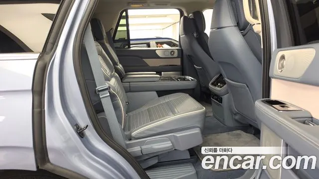 Lincoln Navigator 2023 thumb 12