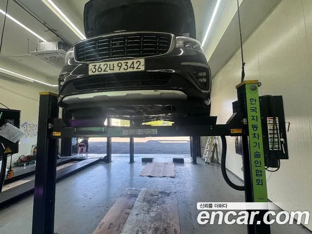 Kia Carnival 2019 thumb 2
