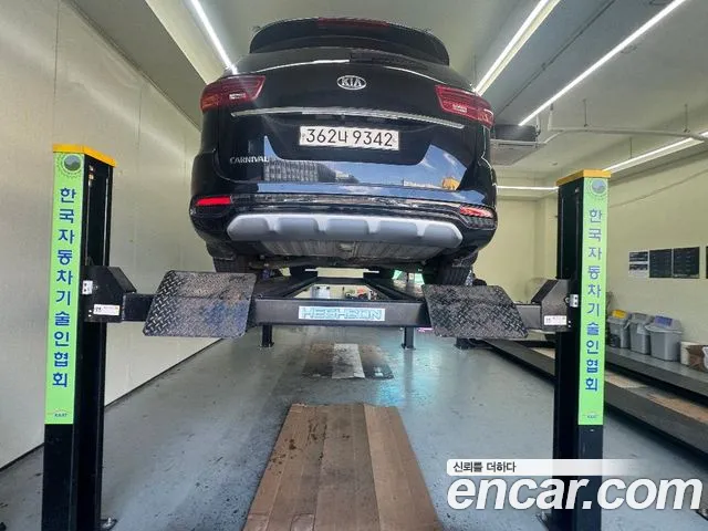 Kia Carnival 2019 thumb 3
