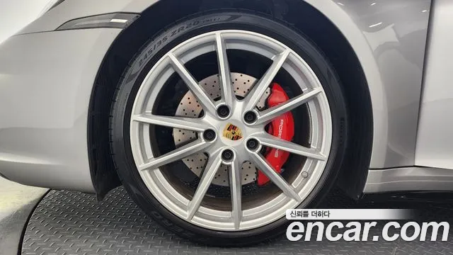 Porsche 911 2024 thumb 4