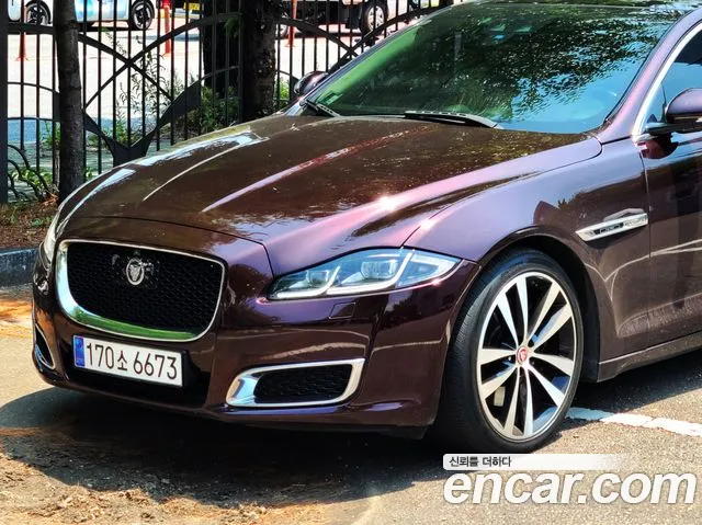 Jaguar XJ 2018 thumb 6