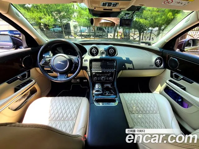 Jaguar XJ 2018 thumb 10