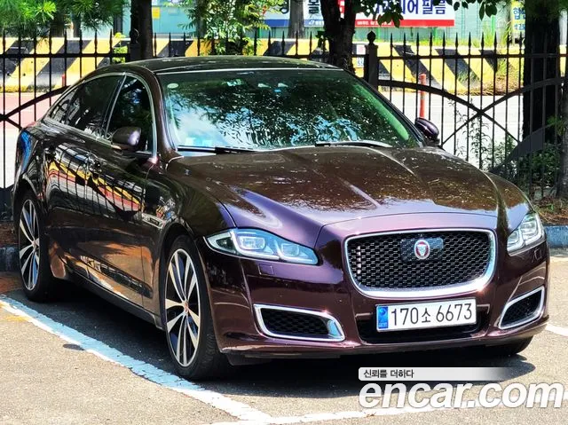 Jaguar XJ 2018 thumb 11