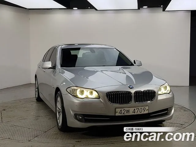 BMW 5-Series 2011 thumb 2