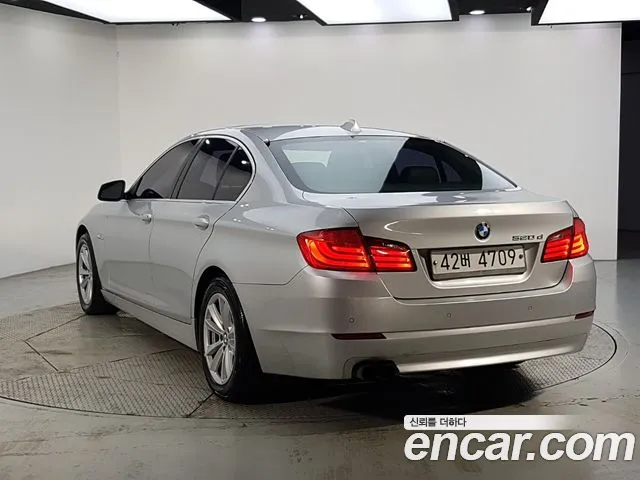 BMW 5-Series 2011 thumb 3
