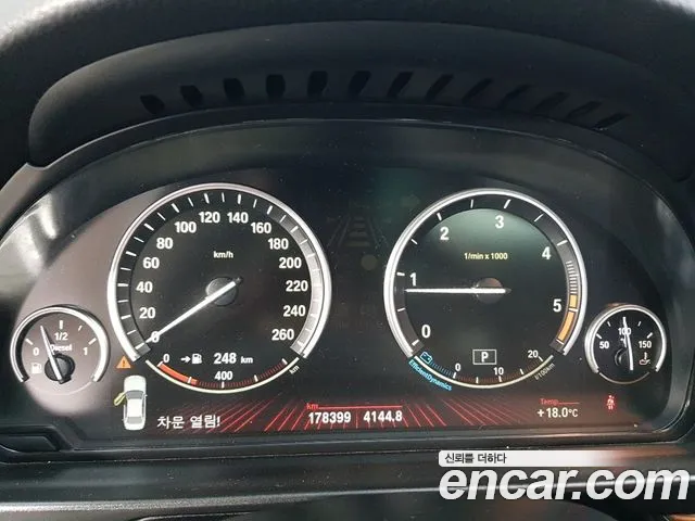 BMW 5-Series 2011 thumb 7