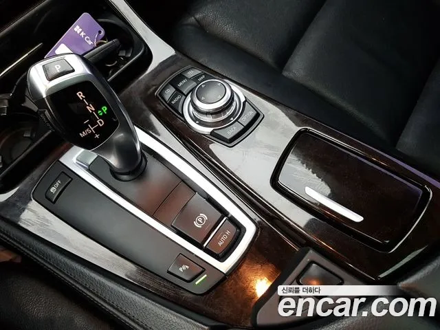 BMW 5-Series 2011 thumb 8