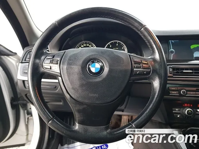 BMW 5-Series 2011 thumb 9