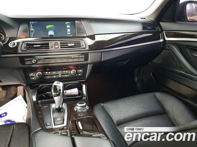 BMW 5-Series 2011 thumb 10