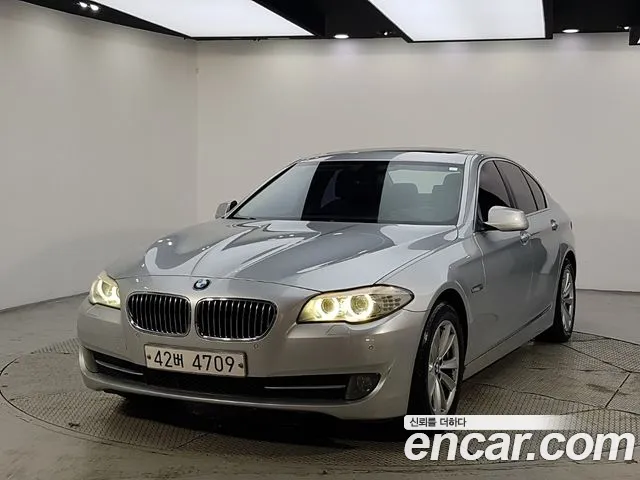 BMW 5-Series 2011 thumb 12