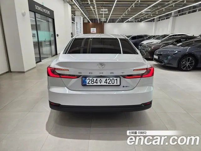 Toyota Camry 2025 thumb 4