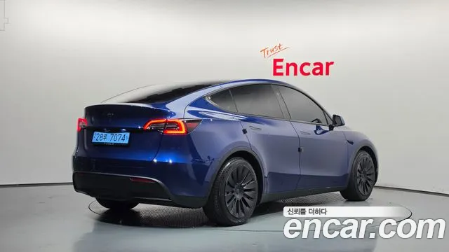 Tesla Model Y 2024 thumb 2