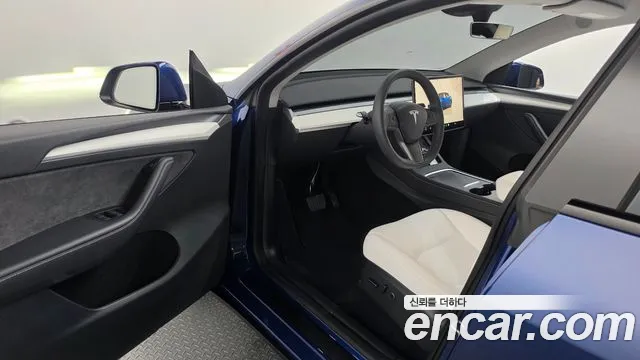 Tesla Model Y 2024 thumb 10