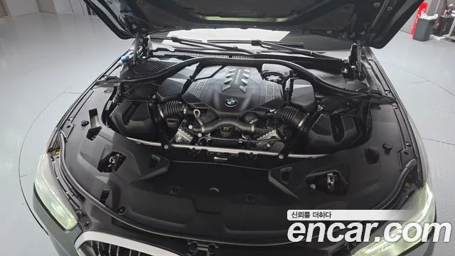 BMW 8-Series 2022 thumb 5