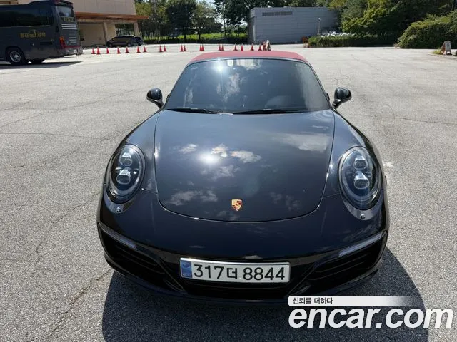 Porsche 911 2018 thumb 2