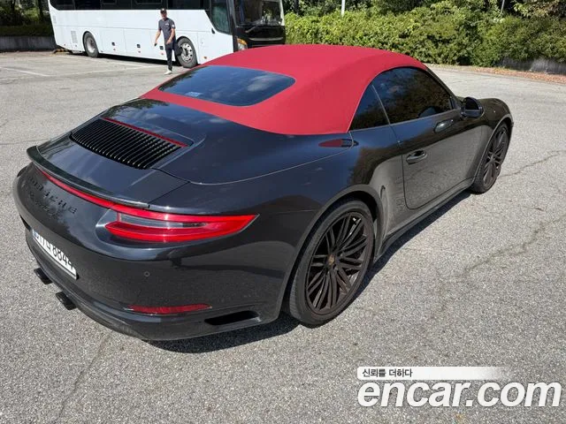 Porsche 911 2018 thumb 4