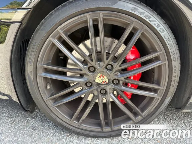 Porsche 911 2018 thumb 9