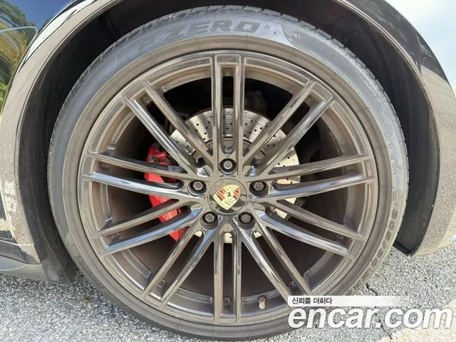 Porsche 911 2018 thumb 10