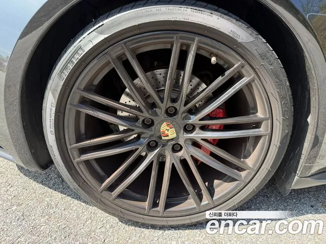 Porsche 911 2018 thumb 11