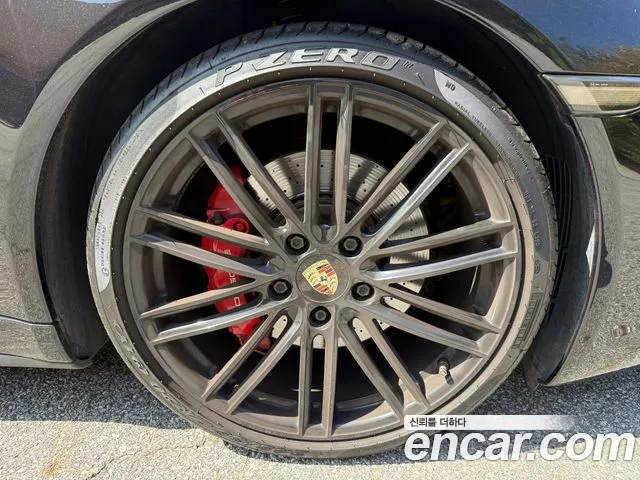 Porsche 911 2018 thumb 12