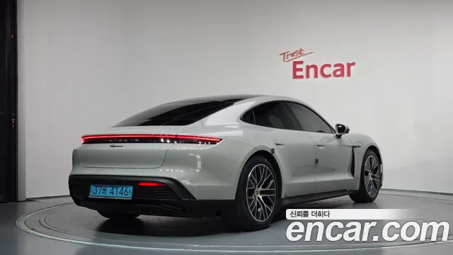 Porsche Taycan 2024 thumb 2