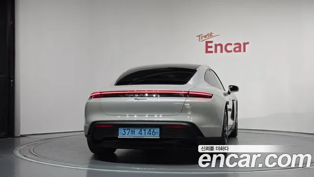 Porsche Taycan 2024 thumb 4