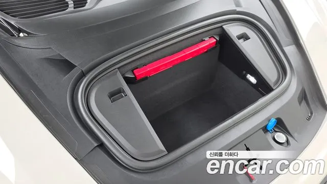 Porsche Taycan 2024 thumb 6