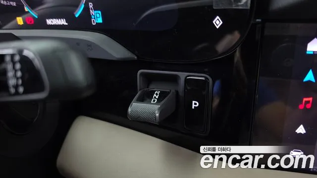 Porsche Taycan 2024 thumb 9