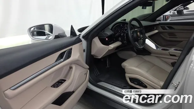 Porsche Taycan 2024 thumb 10