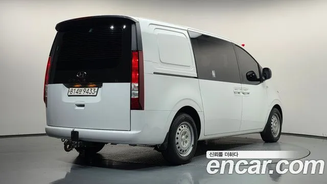 Hyundai Staria 2023 thumb 2