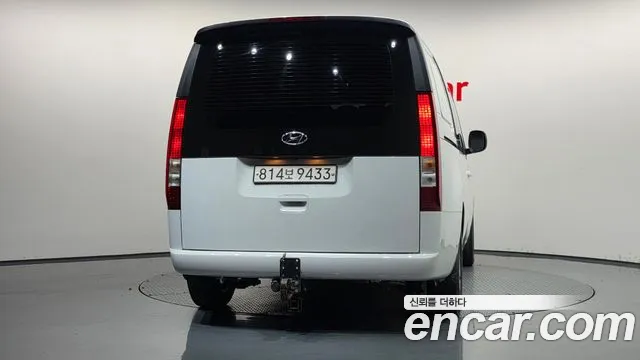 Hyundai Staria 2023 thumb 4