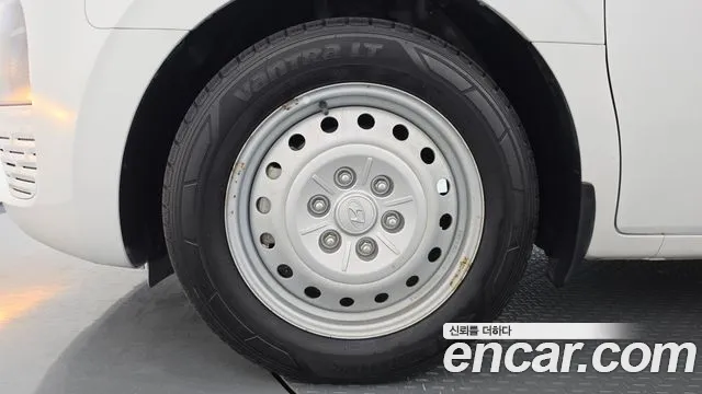 Hyundai Staria 2023 thumb 5