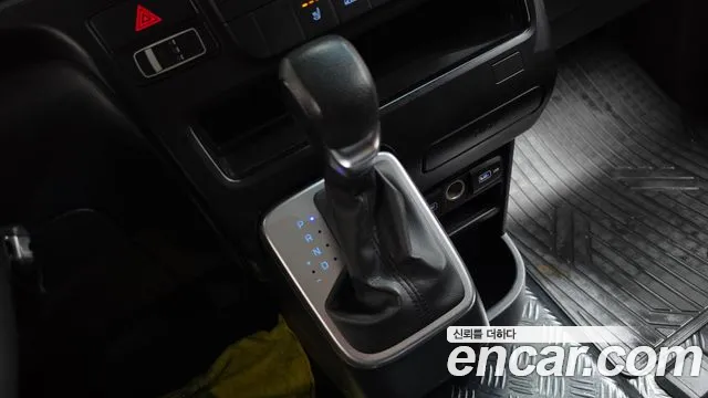 Hyundai Staria 2023 thumb 9