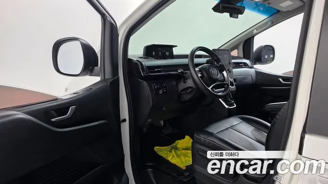 Hyundai Staria 2023 thumb 10