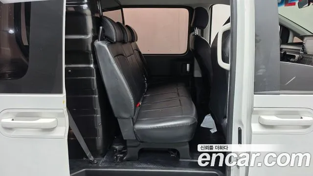 Hyundai Staria 2023 thumb 12