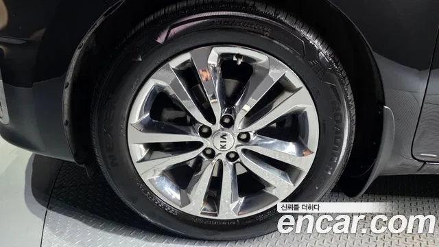 Kia Carnival 2015 thumb 5