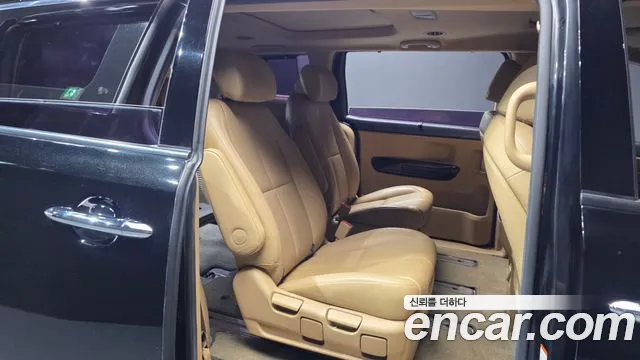 Kia Carnival 2015 thumb 12