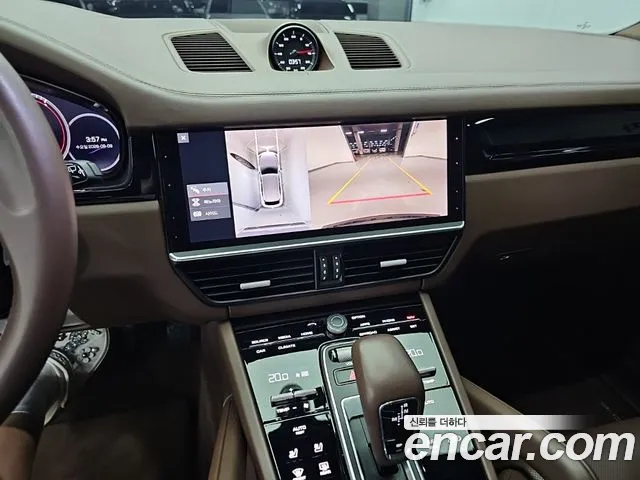Porsche Cayenne 2021 thumb 10