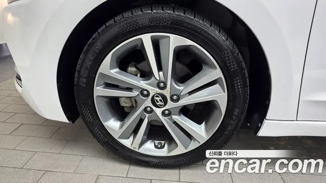 Hyundai Avante 2017 thumb 5