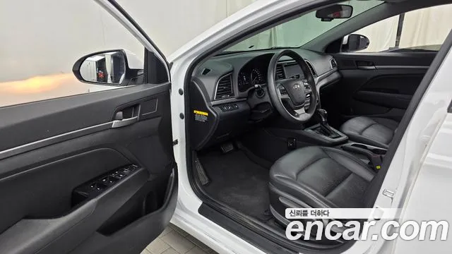 Hyundai Avante 2017 thumb 10